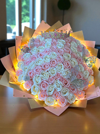 Buchete 101 trandafiri - Buchet 101 trandafiri din sapun roz deschis si alb