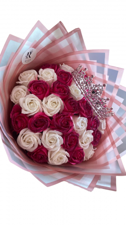 Buchet 35 de trandafiri - Buchet 35 de trandafiri din sapun ciclam si alb