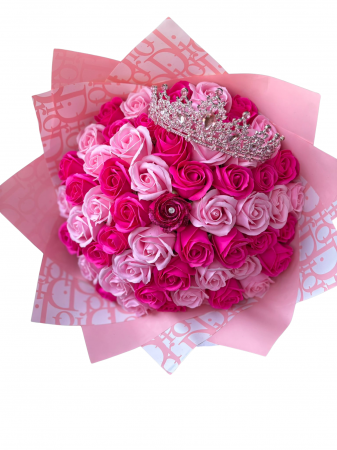 Buchete 57 de trandafiri - Buchet cu 57 de trandafiri din sapun roz deschis si ciclam