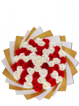 Buchete 57 de trandafiri - Buchet 57 trandafiri din sapun rosu si alb
