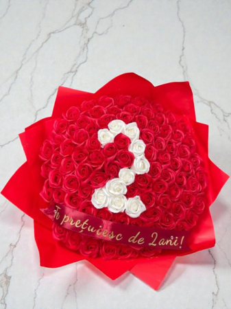 Buchete 101 trandafiri - Buchet cu 101 trandafiri roșii și cifra