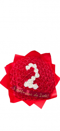 Buchete 101 trandafiri - Buchet cu 101 trandafiri roșii și cifra