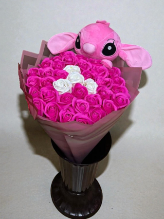 Buchete 37 de trandafiri - Buchet cu 37 de trandafiri de sapun ciclam si alb