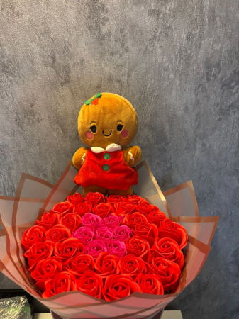 Colecția de Crăciun - Buchet Gingerbread cu 37 de trandafiri rosii si ciclam