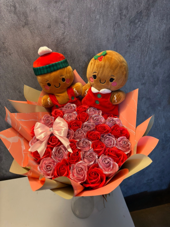 Colecția de Crăciun - Buchet cu 37 de trandafiri roz inchis si rosii