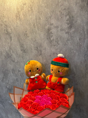 Colecția de Crăciun - Buchet cu 37 de trandafiri rosii si ciclam