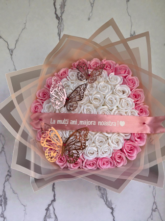 Buchete 59 de trandafiri - Buchet cu 59 de trandafiri alb si roz deschis
