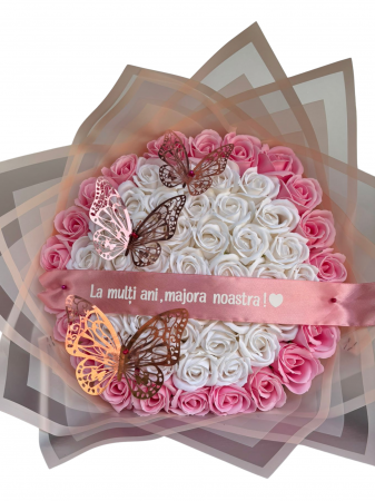 Buchete 59 de trandafiri - Buchet cu 59 de trandafiri alb si roz deschis