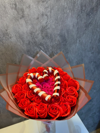 Colecția de Crăciun - Buchet Candy Cane cu 37 de trandafiri rosii si ciclam