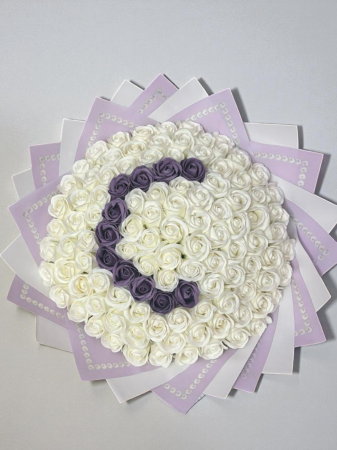 Buchete 101 trandafiri - Buchet personalizat cu 101 trandafiri din sapun alb si mauve