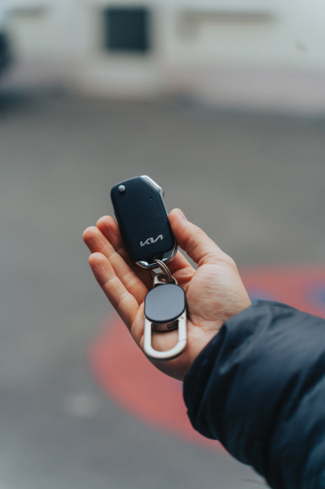 Breloc Keyfinder cu localizare în întreaga lume și USB C [12]