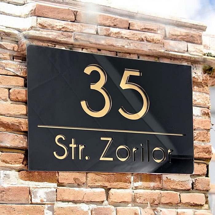Numar Casa personalizabil, placheta numar si strada negru lucios si auriu oglinda 25x15cm [1]