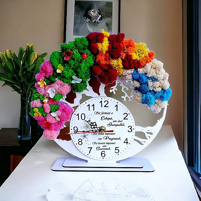 Ceas decorativ copacul vietii, personalizat cu mesaj standard pentru sef, manager, doctor,"Sa formezi o echipa", decorat cu licheni stabilizati si flori decorative naturale, alb, 25cm [1]