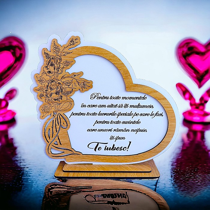 Decoratiune tablou inima personalizata cu mesaj standard, cadou, "Te iubesc!",baza cu suport din lemn, 22x20cm [1]