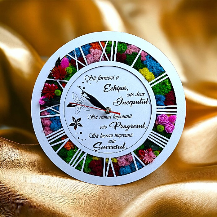 Ceas de perete stil caseta decorata cu licheni naturali stabilizati, cadou personalizat pentru sef, manager, doctor , " Sa formezi o echipa", alb [1]