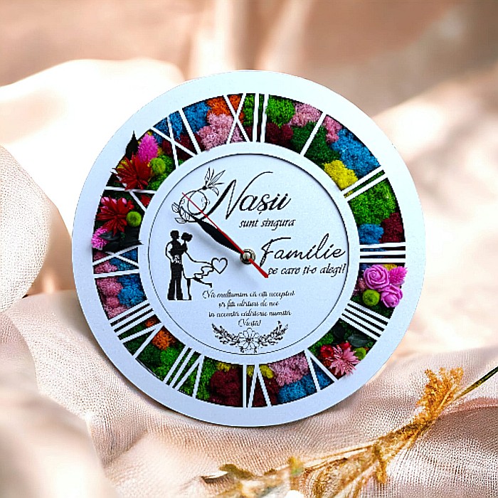 Ceas de perete tip caseta decorata cu licheni naturali stabilizati, cadou personalizat pentru Nasi, alb [1]