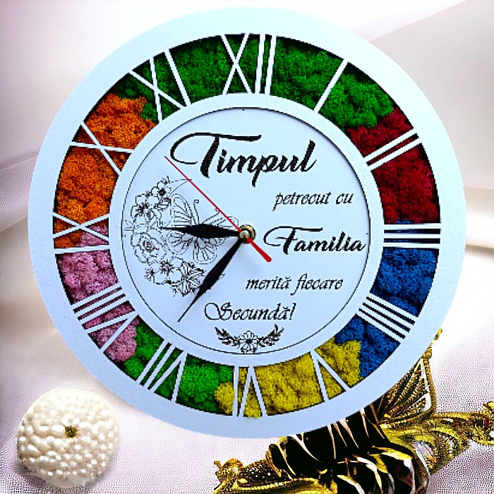 Ceas de perete stil caseta decorata cu licheni naturali stabilizati, cadou personalizat, "Timpul petrecut cu familia", alb [1]