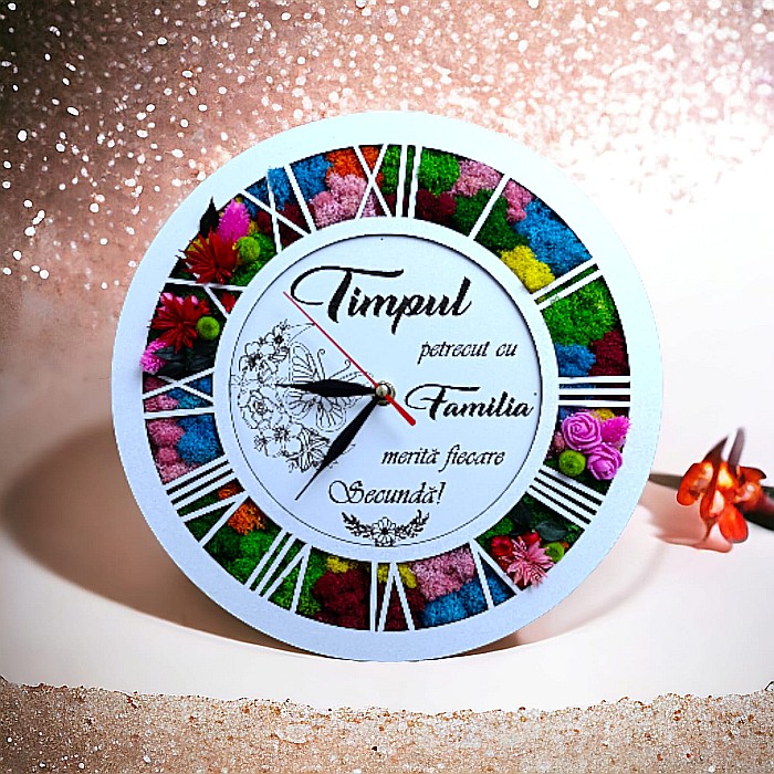 Ceas de perete stil caseta decorata cu licheni naturali stabilizati, cadou personalizat "Timpul petrecut cu Familia", alb [1]