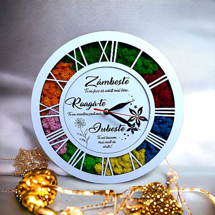 Ceas de perete tip caseta decorata cu licheni naturali stabilizati, cadou personalizat, "Zambeste,Roaga-te,Iubeste", alb [1]