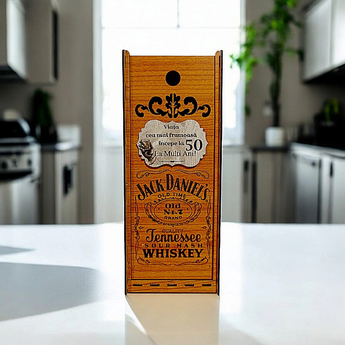 Cutie de whiskey personalizata cu mesaj standard, cadou personalizat pentru Nas– Produs în România de Rustic Wood Decor, model Jack Daniel's, dimensiune 35x10cm, culoare cires [1]