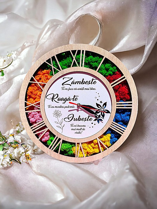 Ceas de perete stil caseta decorata cu licheni naturali stabilizati, cadou personalizat, "Zambeste,Roaga-te,Iubeste", cadran alb, sonoma stejar [1]