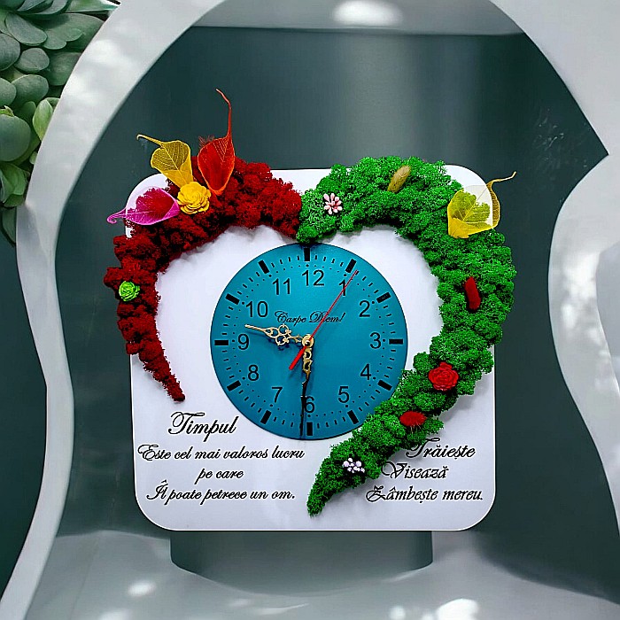 Tablou decorativ personalizat pentru familie, nasi, prieteni, decorat cu licheni stabilizati, cu design in formă de inimă– Produs în România de Rustic Wood Decor [1]