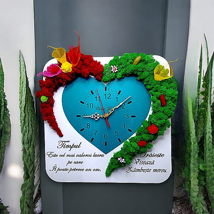 Tablou decorativ personalizat pentru familie, nasi, prieteni, decorat cu licheni stabilizati, cu design in formă de inimă– Produs în România de Rustic Wood Decor [1]