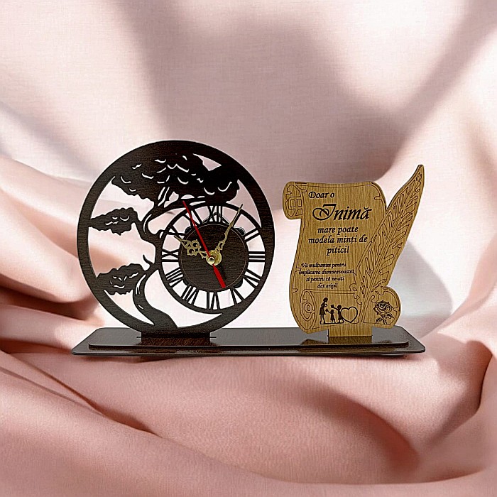 Blank Ceas Bonsai cu Placută, personalizat "Doar o inima mare poate modela minti de pitici", Produs în România de Rustic Wood Decor ,dimensiune 30x18cm [1]