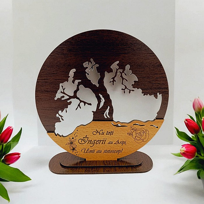 Blank personalizabil, Copacul Vieții decorativ cu mesaj standard pentru Doctor/Medic ”Nu toți ingerii au aripi Unii au stetoscop!” – Produs în România de Rustic Wood Decor [1]