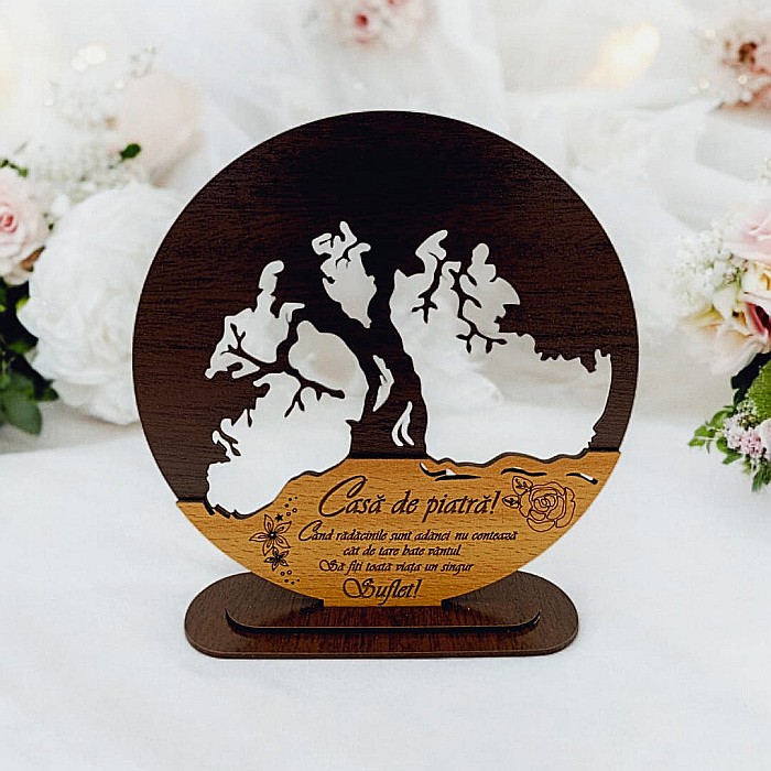 Blank personalizabil, Copacul Vieții decorativ cu mesaj standard pentu Nuntă ”Când Rădăcinile sunt adânci nu contează cât de tare bate vântul...” – Produs în România de Rustic Wood Decor [1]