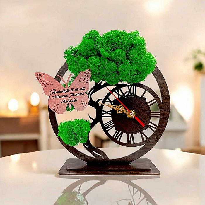 Ceas stil Bonsai cu licheni naturali, cadou personalizat cu mesaj standard fluture "Amintește-ți că ești Minunată, Puternică și Specială" Produs în România de Rustic Wood Decor [1]
