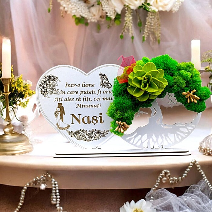 Tablou Inima Copacul vietii decorativ cu suport, personalizat pentru Nasi "Intr-o lume in care poti fii orice..." , Produs în România de Rustic Wood Decor, dimensiune 30x16cm [1]