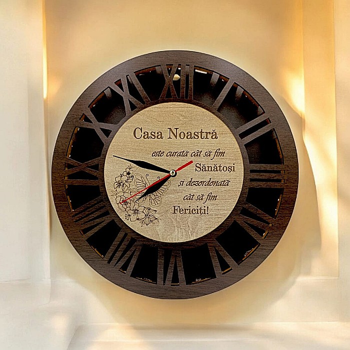 Ceas de perete stil caseta , cadou personalizat "Casa Noastra", cadran wenge, Produs în România de Rustic Wood Decor [1]
