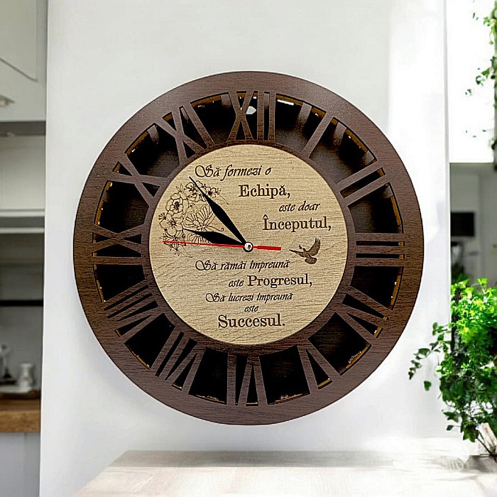 Ceas de perete stil caseta , cadou personalizat "Sa formezi o echipa...", cadran wenge, Produs în România de Rustic Wood Decor [1]