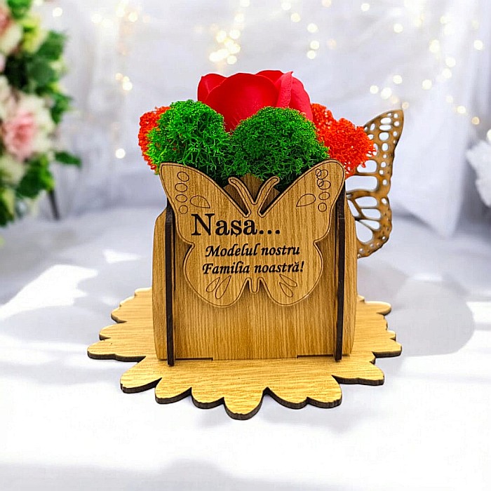 Cadou personalizat, cutie din lemn decorata cu licheni cu mesaj standard pentru "Nasa Model", dimensiune 7x7cm, maro [1]