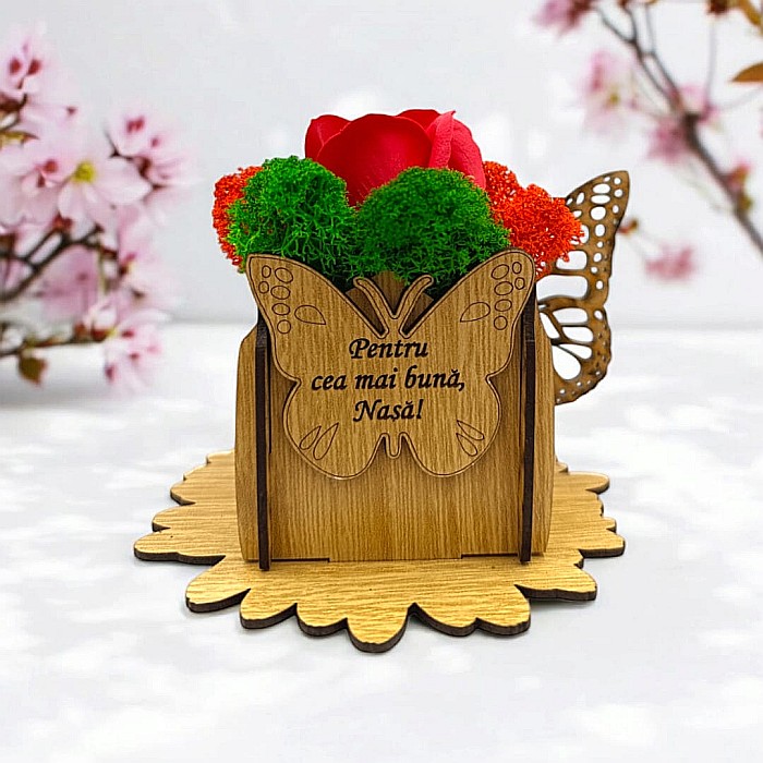 Cadou personalizat, cutie din lemn decorata cu licheni cu mesaj standard pentru "Cea mai buna Nasa!", dimensiune 7x7cm, maro [1]