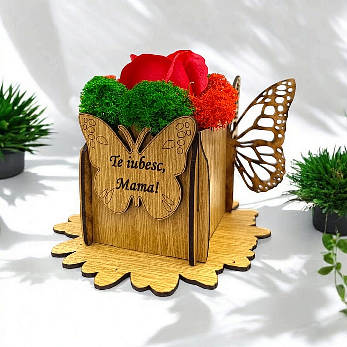 Cadou personalizat, cutie din lemn decorata cu licheni cu mesaj standard pentru "Te iubesc Mama!", dimensiune 7x7cm, maro [1]