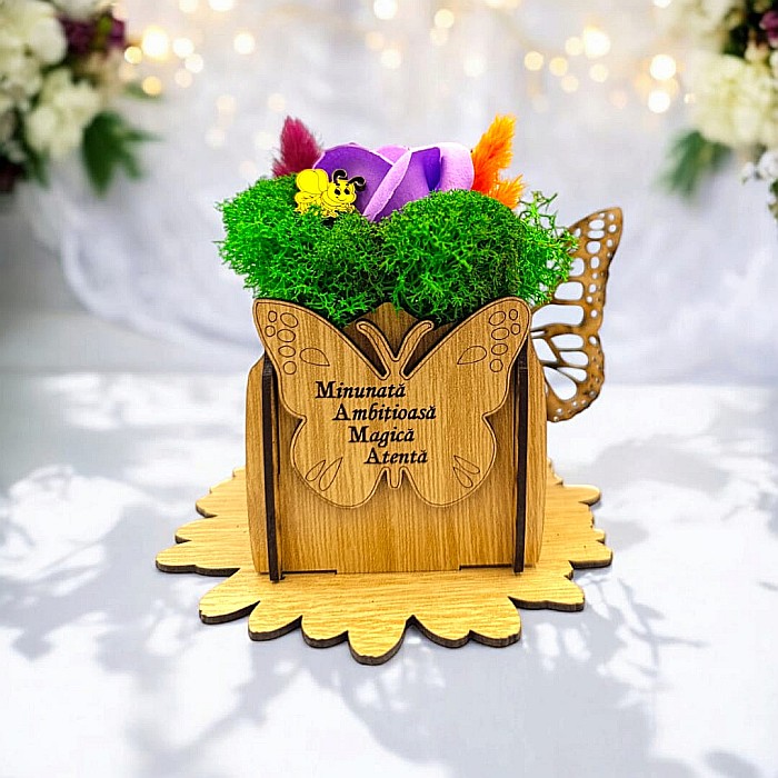 Cadou personalizat, cutie din lemn decorata cu licheni cu mesaj standard pentru 8Martie/Ziua Femeii, model 2,dimensiune 7x7cm, maro [1]