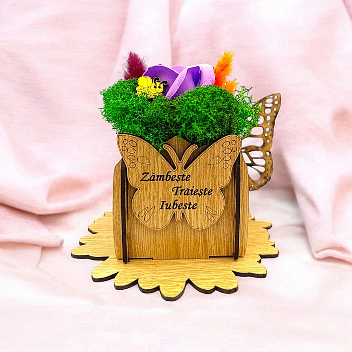 Cadou personalizat, cutie din lemn decorata cu licheni cu mesaj standard pentru 8Martie/Ziua Femeii, model 4,dimensiune 7x7cm, maro [1]