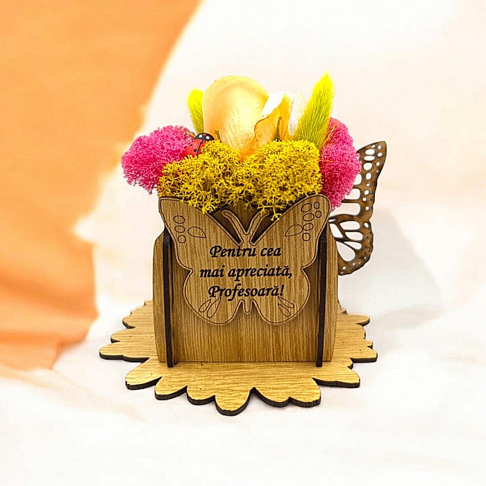 Cadou personalizat, cutie din lemn decorata cu licheni cu mesaj standard pentru Profesoara, dimensiune 7x7cm, maro [1]