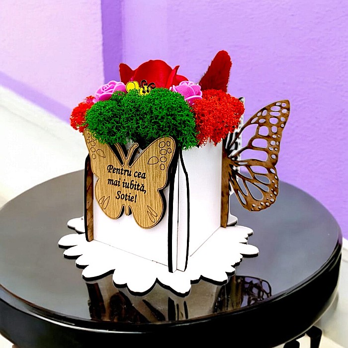 Cadou personalizat, cutie din lemn decorata cu licheni cu mesaj standard pentru Sotie, dimensiune 7x7cm, alb [1]