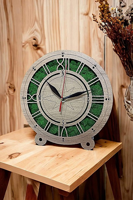 Cadou personalizat, Ceas de birou cu licheni gravat , maro, model 1 [1]