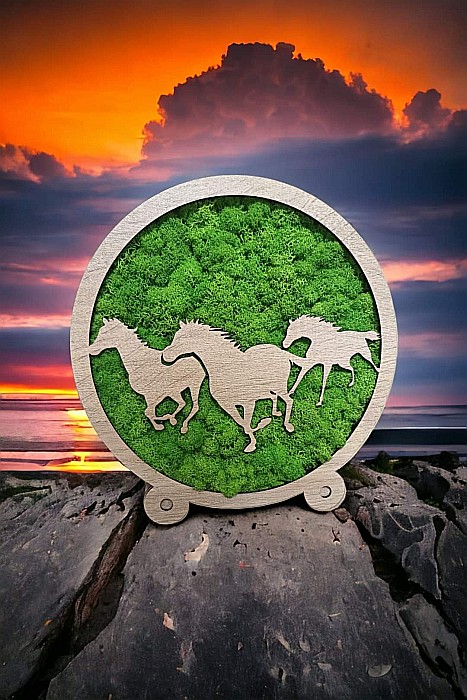 Cadou personalizat, Decoratiune de birou cu licheni gravat cu Cai , model 2, maro [1]