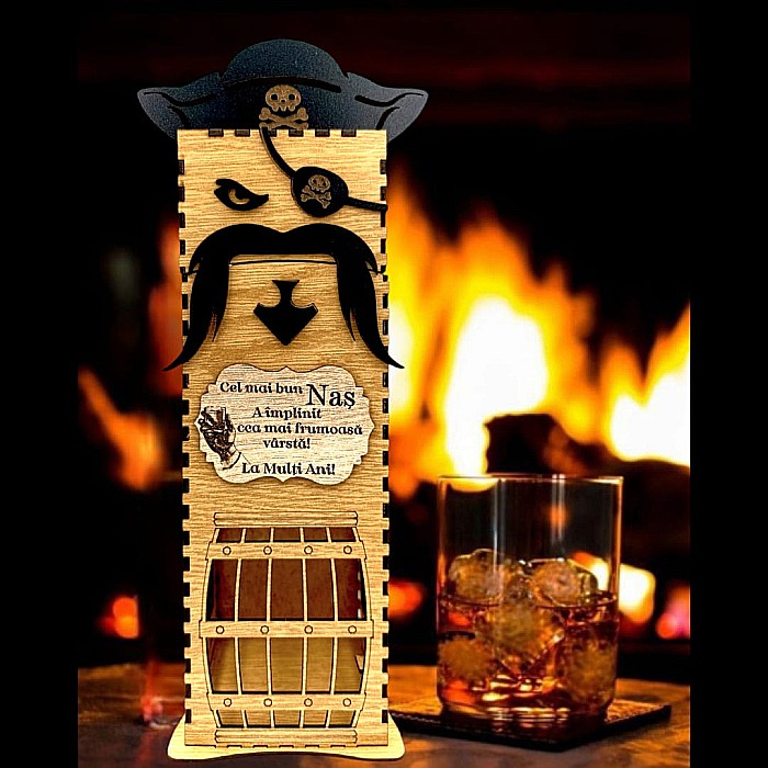 Cadou personlizat, Cutie de Whisky Pirat cu nume si mesaj "Cel mai bun Nas a implinit cea mai frumoasa varsta!", maro, dimensiune 33x10cm [1]