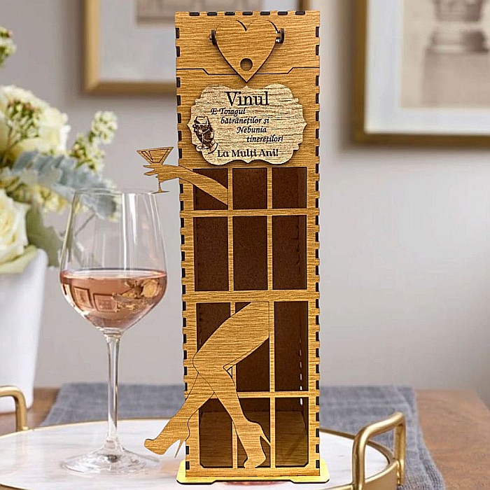 Cadou personlizat, Cutie pentru Whisky/Vin cu nume si mesaj "Vinul e toiagul batranetilor...", maro, dimensiune 35x10cm [1]