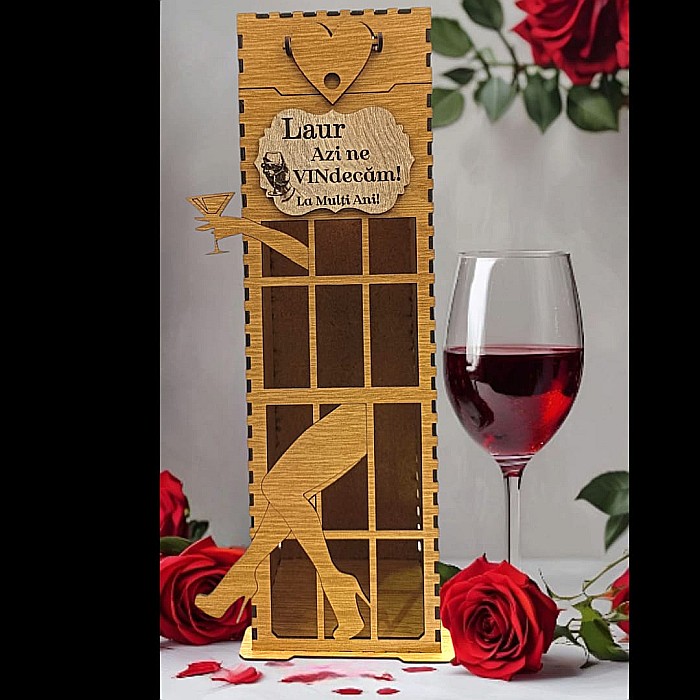 Cadou personlizat, Cutie pentru Whisky/Vin cu nume si mesaj "Azi ne VINdecam!...", maro, dimensiune 35x10cm [1]