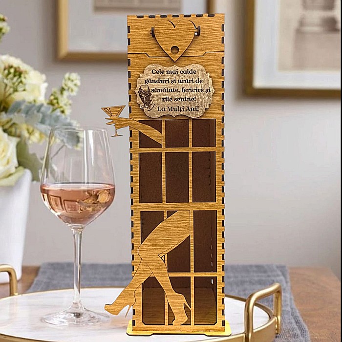 Cadou personlizat, Cutie pentru Whisky/Vin cu nume si mesaj "Cele mai calde ganduri si urari de sanatate...", maro, dimensiune 35x10cm [1]