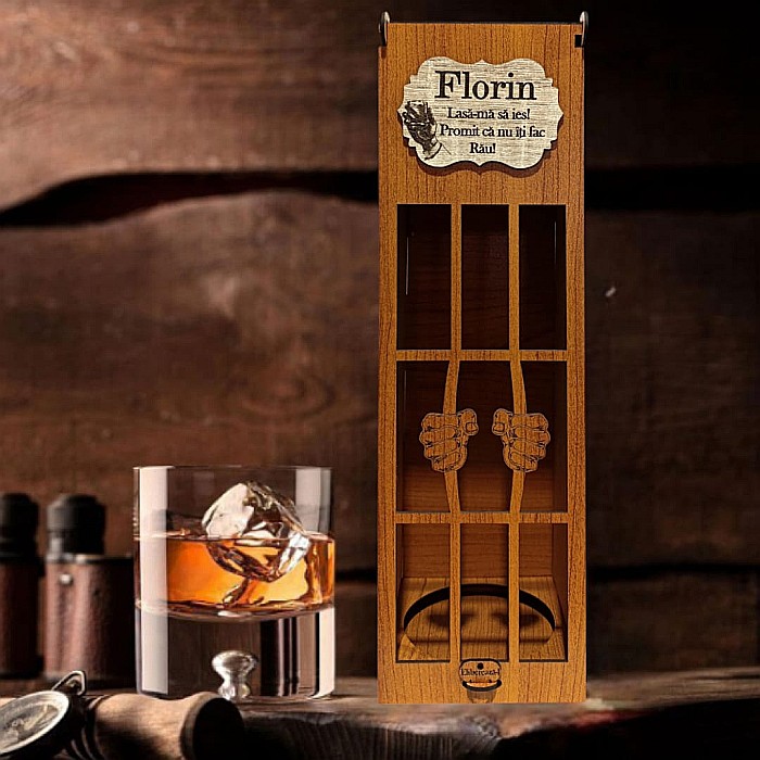 Cadou personalizat, Cutie de vin personalizata cu mesaj standard "Lasa-ma sa ies, promit ca nu iti fac rau!", pentru prieteni, familie, dimensiune 35x10cm, maro [1]