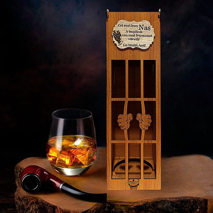 Cadou personalizat, Cutie de vin personalizata cu mesaj standard "Cel mai bun Nas, a implinit cea mai frumoasa varsta!", pentru prieteni, familie, dimensiune 35x10cm, maro [1]