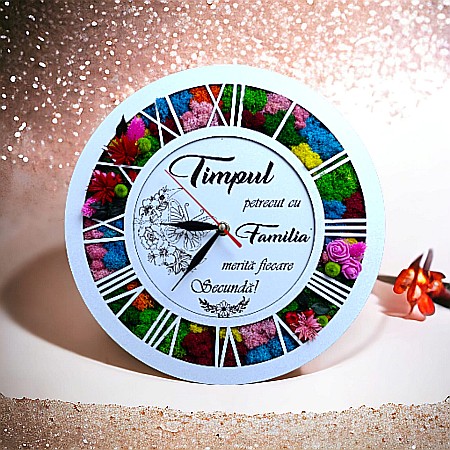 Ceasuri de Perete - Ceas de perete stil caseta decorata cu licheni naturali stabilizati, cadou personalizat "Timpul petrecut cu Familia", alb